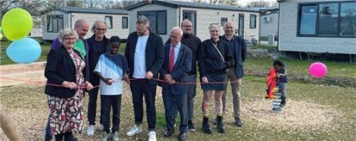 Bei der Eröffnung der neuen Spielmöglichkeit in der Tinyhouse-Siedlung. Foto Baumeister