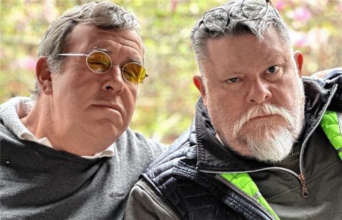 Beide sind „Don Pasquale“: Franz Hawlata (links) als Sänger, Hannes Herzog als bairischer Sprecher.Foto janka