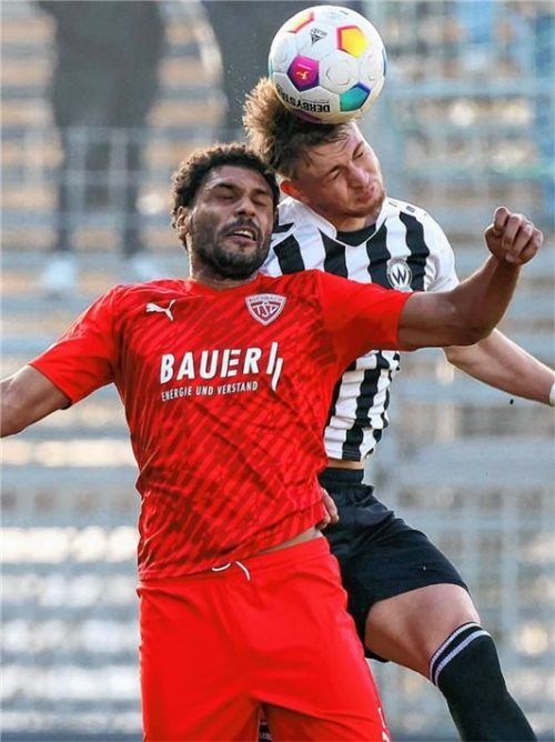 Buchbachs Daniel Gaedke (vorne) kam bereits früh in die Partie.Foto mb.presse – Butzhammer