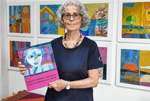 Carola Eberle-Leskovar präsentiert ihr Buch. Foto  Frick