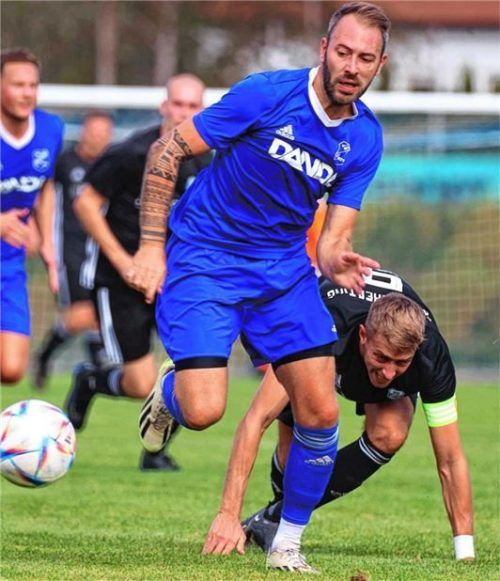 Christoph Zeif und der TSV Fridolfing sind auf Bezirksliga-Kurs, Alexander Oberhauser und der SV Linde Tacherting straucheln derzeit ein wenig.Foto Mbpresse