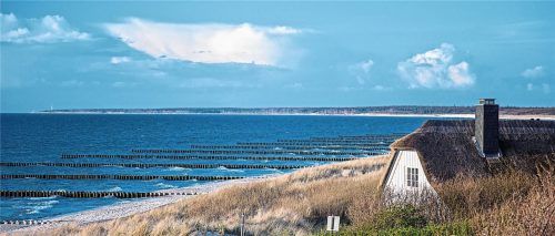 Das eigene Ferienhaus am Lieblingsstrand? Ein schöner Gedanke, dem für eine konkrete Umsetzung allerdings noch reichlich Überlegung folgen sollte. Foto Jens Büttner/dpa