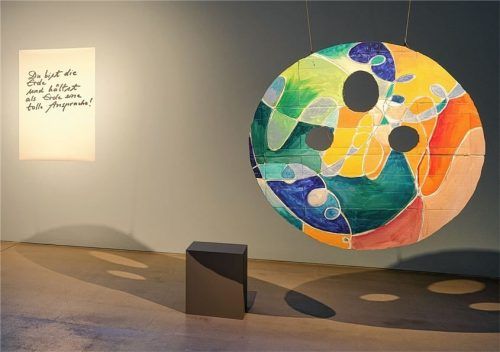 Das Kunstwerk als Aufforderung, in die Rolle der Welt zu schlüpfen. Das Exponat von Elisabeth von Samsonow, 2024. Foto Kresser