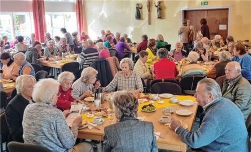 Das „Seniorenfrühstück“ im Pfarrheim Bruckmühl.Foto Zelz
