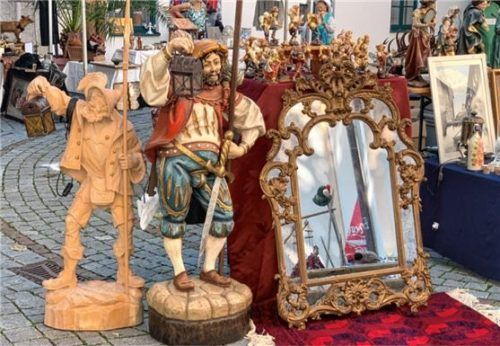 Der Antik- und Trödelmarkt in Rosenheim lockt Händler aus dem weiten Umkreis in die Stadt.Foto City-Management