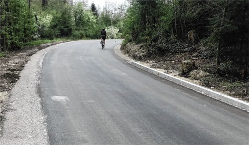 Der Ausbau der Krottenmühlstraße zur „unechten Fahrradstraße“ am Westufer des Simssees ist weitgehend abgeschlossen. Foto Gemeinde Stephanskirchen