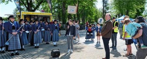 Der Stephanskirchner Spielmannszug eröffnete den Markt musikalisch.