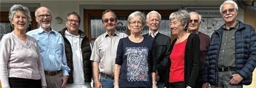 Der Vorstand der Bad Aiblinger AWO (von links) mit Barbara Sandtner, Günther Sandtner, Christian Otto, Thomas Höllmüller, Barbara Svoboda, Dieter Bräunlich, Ilse Kontny, Dr. Werner Keitz und Hannes Breitner zog Bilanz. Foto Awo Bad Aibling
