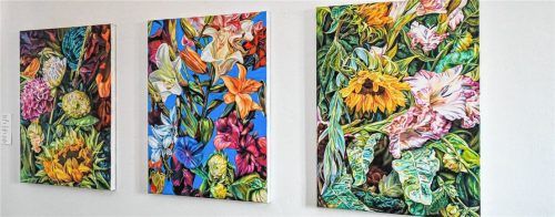 Die Ausstellung „Kunst in der Villa Oberstaller“, die noch bis 5. Mai in Traunstein zu sehen ist. Hier ein Blick auf Blumenmotive der Malerin Heike Ratfisch. Foto Effner