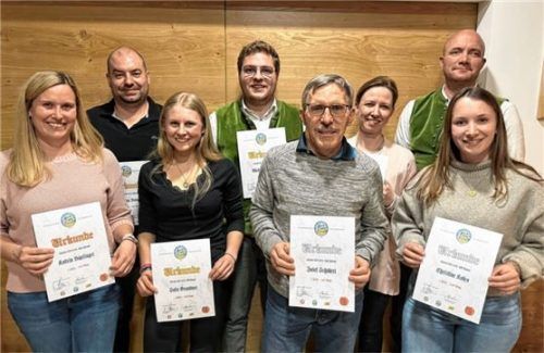 Die erfolgreichen Schützen: (von links) Katrin Höpfinger, Florian Häusler, Sofie Grundner, MichaelPlischke, Josef Schöberl, Cornelia Felbinger, Stephan Nicklbauer sowie Christine KobzaFoto Stettner