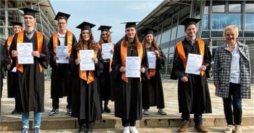 Die Frühstudierenden mit Professorin Sabine Ittlinger. Foto Anton Maier