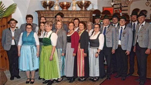 Die gewählte Vorstandschaft mit den Ausschussvertretern. Foto Sebastian Buchauer