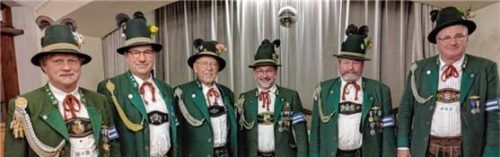 Die Hauptmannschaft besteht aus: (von links) Hauptmann Willi Berger, Oberstleutnant Franz Zäch, Leutnant Jürgen Zierow, Leutnant Erdmann Lerch, Leutnant Johann Schmid und Leutnant Gerd Zimmermann.Foto re