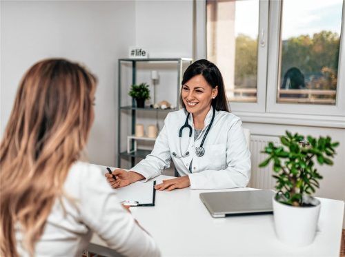 Die Kliniken und Gesundheitseinrichtungen der Region garantieren die bestmögliche Versorgung. Fotos adobestock