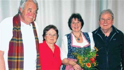 Die neu und wiedergewählten Vorstandsmitglieder (von links) stellvertretender Vorsitzender Heinz Benninghoven, Kassierin Margit Menne, Vorsitzende Renate Hermann sowie Dritter Vorsitzender Franz Baumann. Foto Aiblinger Tauschfreunde