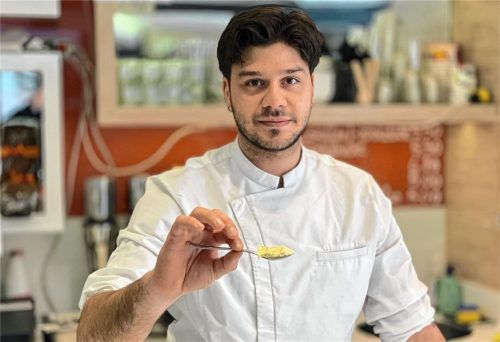 Die Preise für eine Kugel Eis sind in Rosenheim heuer gestiegen – aus unterschiedlichen Gründen, wie die Eisdielen-Inhaber um Marco Digregorio verraten. Foto Montage: Baumeister/Marschall