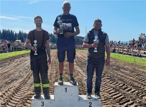 Die stolzen Sieger der Klasse 1: Hans Wichtlhuber (Mitte), Josef Egglmaier (rechts) und Florian Niedermaier.Foto emk