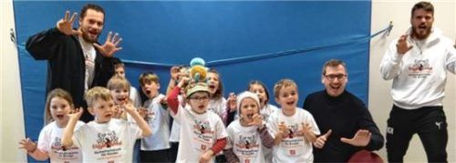 Die „Tigerhasen“ freuen sich über die Spende der VR-Bank Bad Aibling.