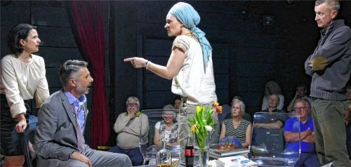 Die Worte stechen wie Dolchstöße: (von links) Julia Plank, Oliver Schmid, Mirjam Bertagnolli und Oliver Männer.Foto janka
