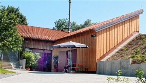 Die Zentrale der gemeindlichen Wasserversorgung ist der Wasserhochbehälter zwischen Schönau und Hohenthann mit einem Fassungsvermögen von insgesamt 2700 Kubikmetern. Foto Stache