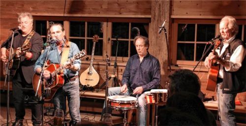 Dylan auf Bairisch servierten Winn Dillon, Wolfman D, Ralf Drum und Rhiny McWolf im Hilgerhof. Foto Benekam