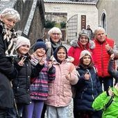 Paten helfen Schülern beim Lernen