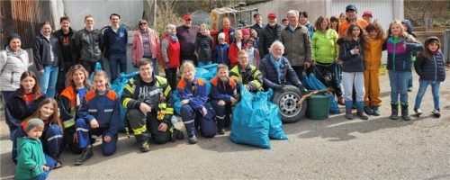 Fleißige Helfer säuberten Wasserburger Stadtteile von Unrat.Foto re