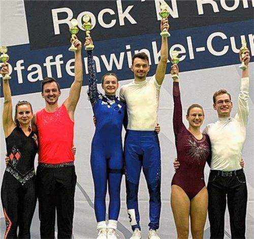 Franziska Schmidt und Jan Wimmer standen in Peiting in der B-Klasse ganz oben auf dem Stockerl.Foto rRC Rosenheim