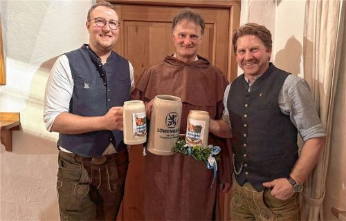 Freuten sich über das gelungene Fest: (von links) Christoph Nicklbauer, Bruder Franziskus und Bürgermeister Josef Grundner. Foto stettner