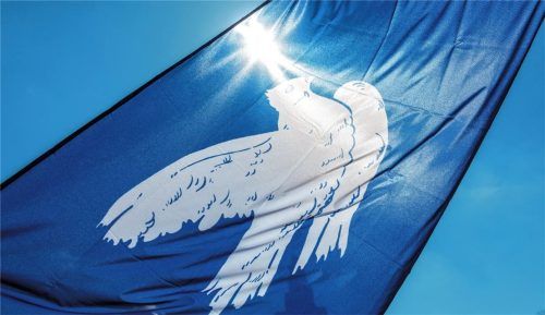 Friedenstauben hatten es auch zu Ostern schwer. Der Krieg in der Ukraine tobt mit unverminderter Härte weiter. Foto dpa