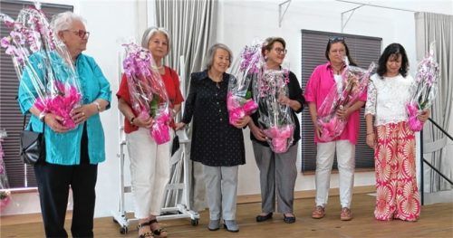 Für ihr Engagement in der Galerie Markt Bruckmühl ausgezeichnet wurden: (von rechts) Cornelia Ahrens, Jutta Reißer-Weiss, Christine Schönmetzler, Ute Bößwetter, Sieglinde Mager und Karin Walz.
