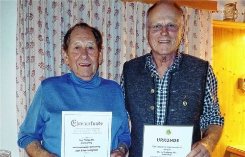 Geehrt für 50 und 40 Jahre Mitgliedschaft: (von links) Philipp Mix und Wolfgang Mix. Foto  Wunderlich