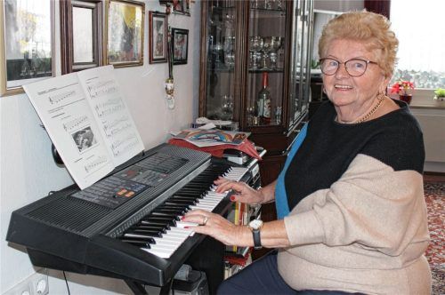 Gitta Wehr ist auch mit 81 noch voller Ideen. Ihr Mühldorf Lied hat endlich Erfolg und spornt sie an. Foto Ursula Huckemeyer