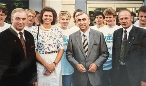 Große Trauer um einen Freund: Ilse Aigner und Theo Waigel (mit Johann Stöttner, rechts).