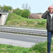 Ein Ort wird vom Autolärm überrollt