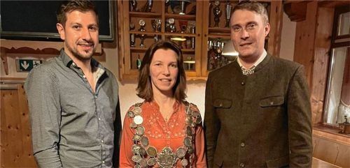Hatten die besten Blattl: (von links) Drittplatzierter Michael Maurer, Schützenkönigin Katharina Heimerl und Zweitplatzierter Florian Staber. Foto re
