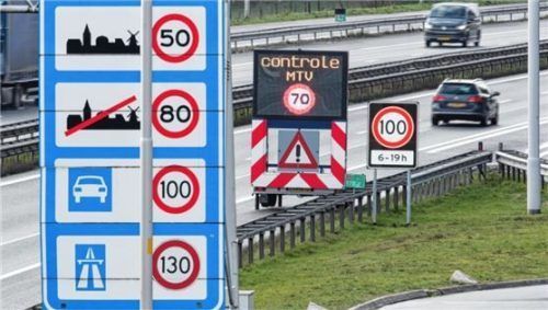 In den Niederlanden gilt Tempo 100 – von 6 bis 19 Uhr. Nach Norwegen und Zypern führte auch unser Nachbarland diese Höchstgeschwindigkeit auf allen Autobahnen ein. In Deutschland geht der Streit ums Tempolimit weiter. Foto dpa