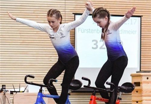 Isabella Fürstenberg und Hannah Sedlmeier siegten in ihren Klassen im 1er und wurden Zweite im 2er.Foto Elisa Hausmann