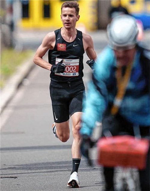 Jakob Lange, der für den PTSV Rosenheim startet, siegte beim Halbmarathon in Leipzig.Foto Sven Sonnenberg