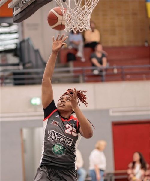 Kayla Simmons war mit 23 Punkten die treffsicherste Werferin von Wasserburg.Foto Stefan Pfuhl/Lisa Sünkel