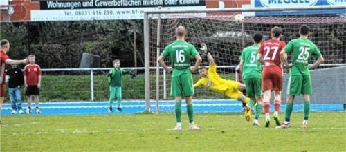 Kenan Smajlovic trifft per Elfmeter zum 1:0.Foto Franz Ruprecht