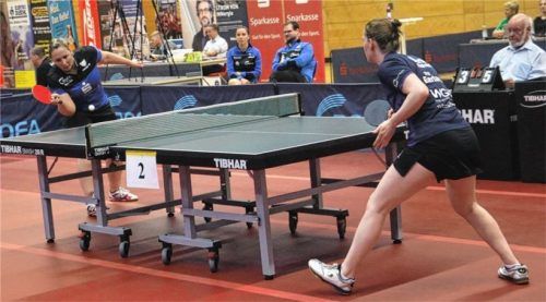 Kolbermoors Svetlana Ganina (links) überzeugte und siegte trotz eines 0:2-Rückstands noch gegen Britt Eerland.Foto Gerhard Erlich