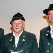 Trachtenverein Chieming ehrt langjährige Mitglieder