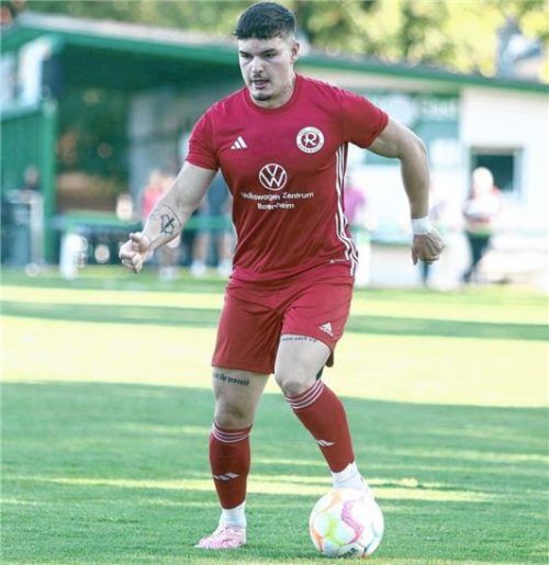 Laurin Demolli im Trikot von 1860 Rosenheim: Das ist in dieser Saison noch möglich.Foto Wolfgang Fehrmann