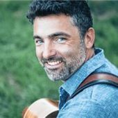 Gitarrenmann spielt Lieder ohne Worte