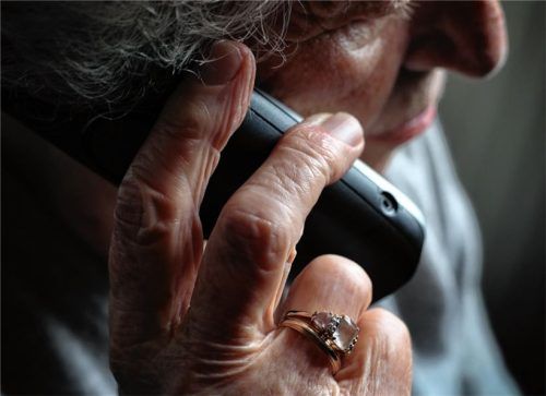 Mit Schockanrufen hatten die Täter fast 500000 Euro erbeutet (Symbolbild). Foto dpa