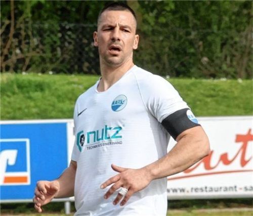 Muss zwei Spiele zuschauen: Ampfings Kapitän Birol Karatepe. Foto Michael Buchholz