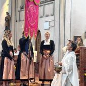 Kolbermoorer Frauen zeigen Flagge