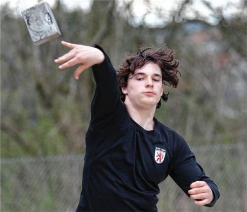 Rocco Seidinger wurde deutscher Meister im Steinstoßen der Jugend B.Fotos Archiv: Ludwig Stufer
