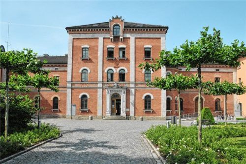 Schapsidee oder überfällige Reform? Die Linke hatte die Idee einer Zusammenlegung von Stadt und Landkreis Rosenheim auf die Tagesordnung gebracht. Doch so wie es aussieht, wird die kreisfreie Stadt Rosenheim ihr angestammtes Rathaus noch länger benötigen. Foto Schlecker